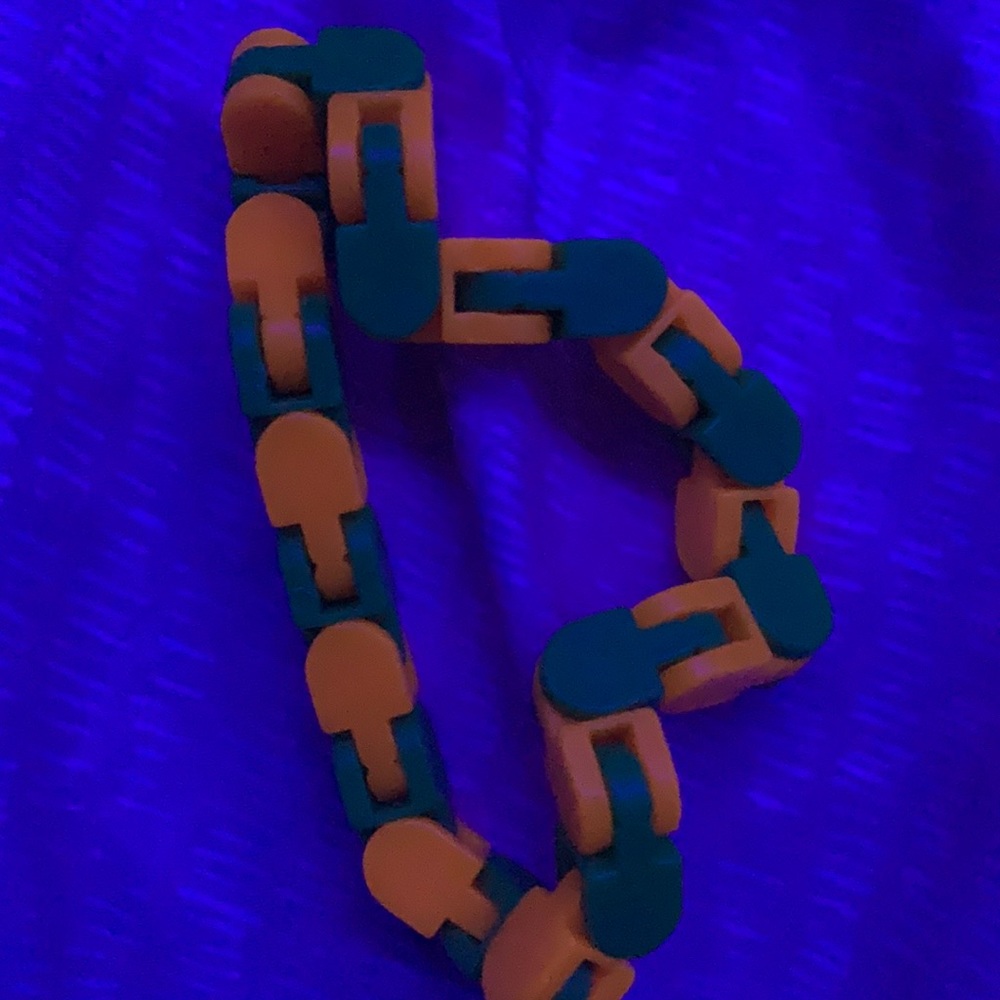 1 fidget 2 11inches 4 is green and orange 5 is really good for the stress